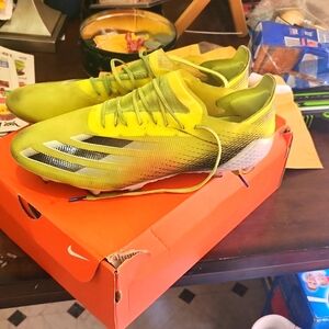 Adidas soccer shoes X GHOSTED + FlUROSKiN